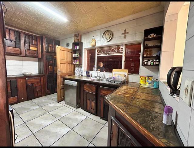 5 BEDROOM HOUSE FOR SALE IN BRENTHURST